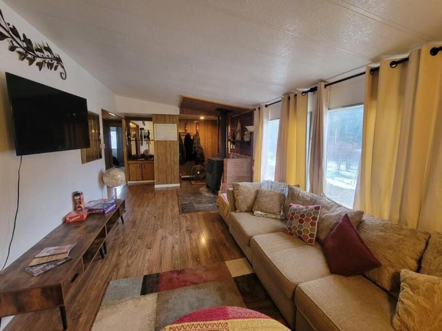 Campground At Sequoia Mountain Farms - Bring Your Own Tent Or Rv - No Bedrooms Or Beds Provided Miramonte Bagian luar foto